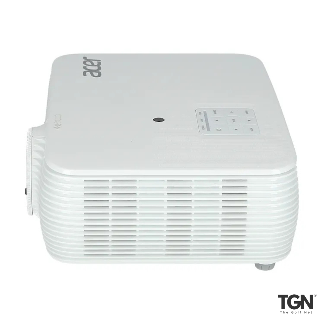 Indoor golf projector for clear imaging