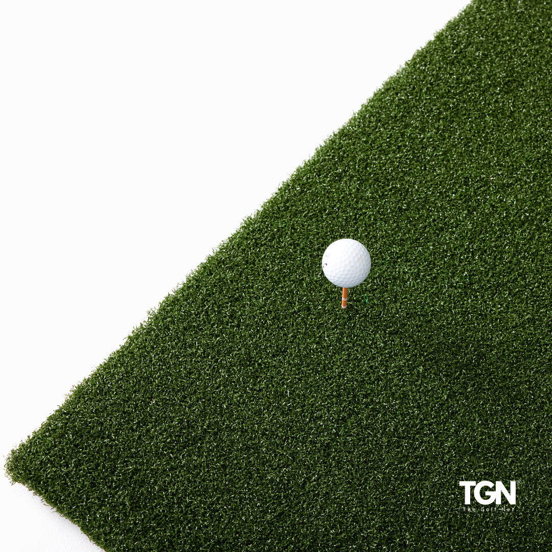 Golf mat with white ball